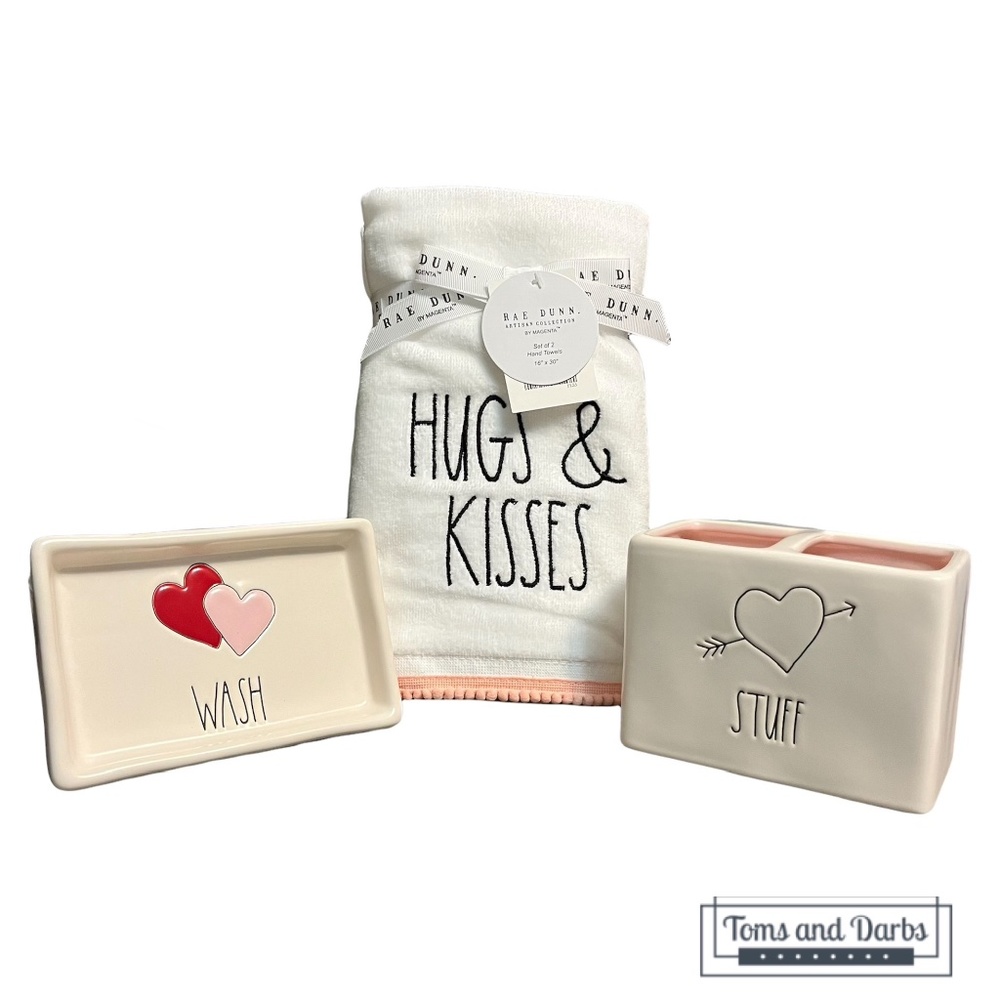 Rae Dunn WASH STUFF HUGS & KISSES Bathroom Towel Set